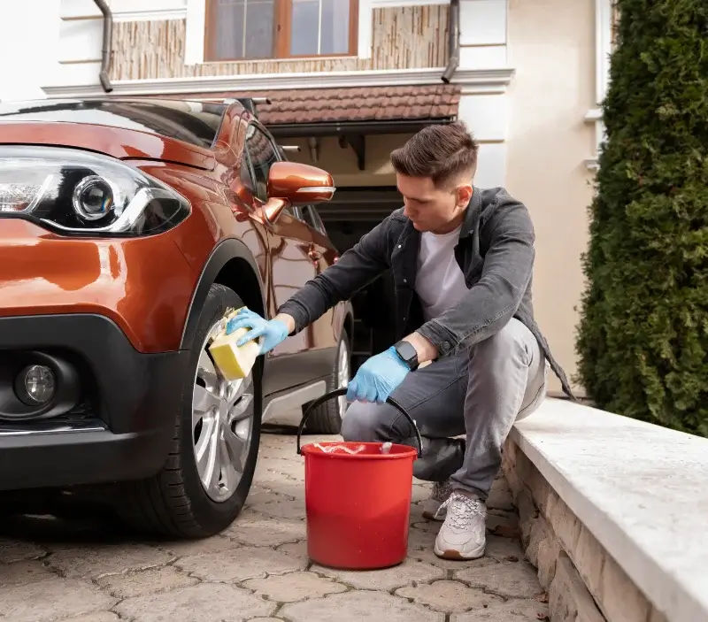 Lavage auto à domicile Beton-Bazoches : professionnel intervenant sur un véhicule